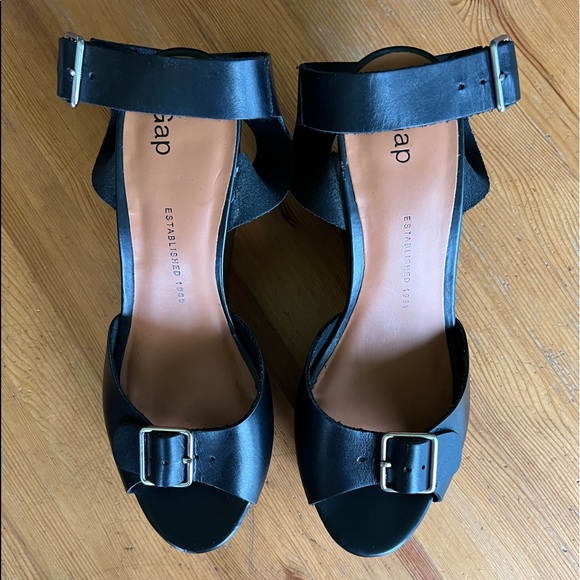 Gap Platform Sandals - Picture 3 of 4